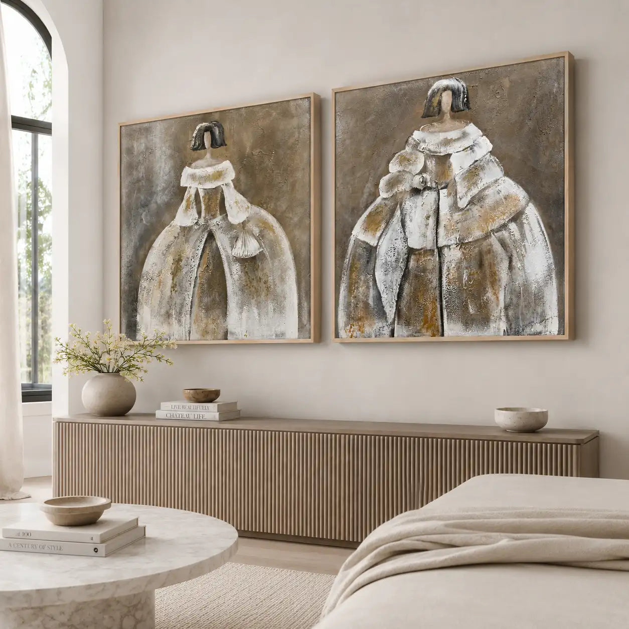 Cuadro menina artesanal en tonos beige y dorado