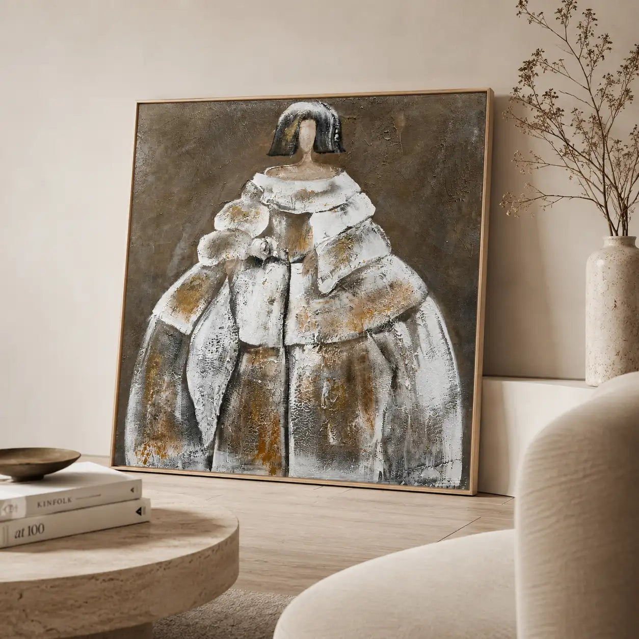 Cuadro menina artesanal en tonos beige y dorado