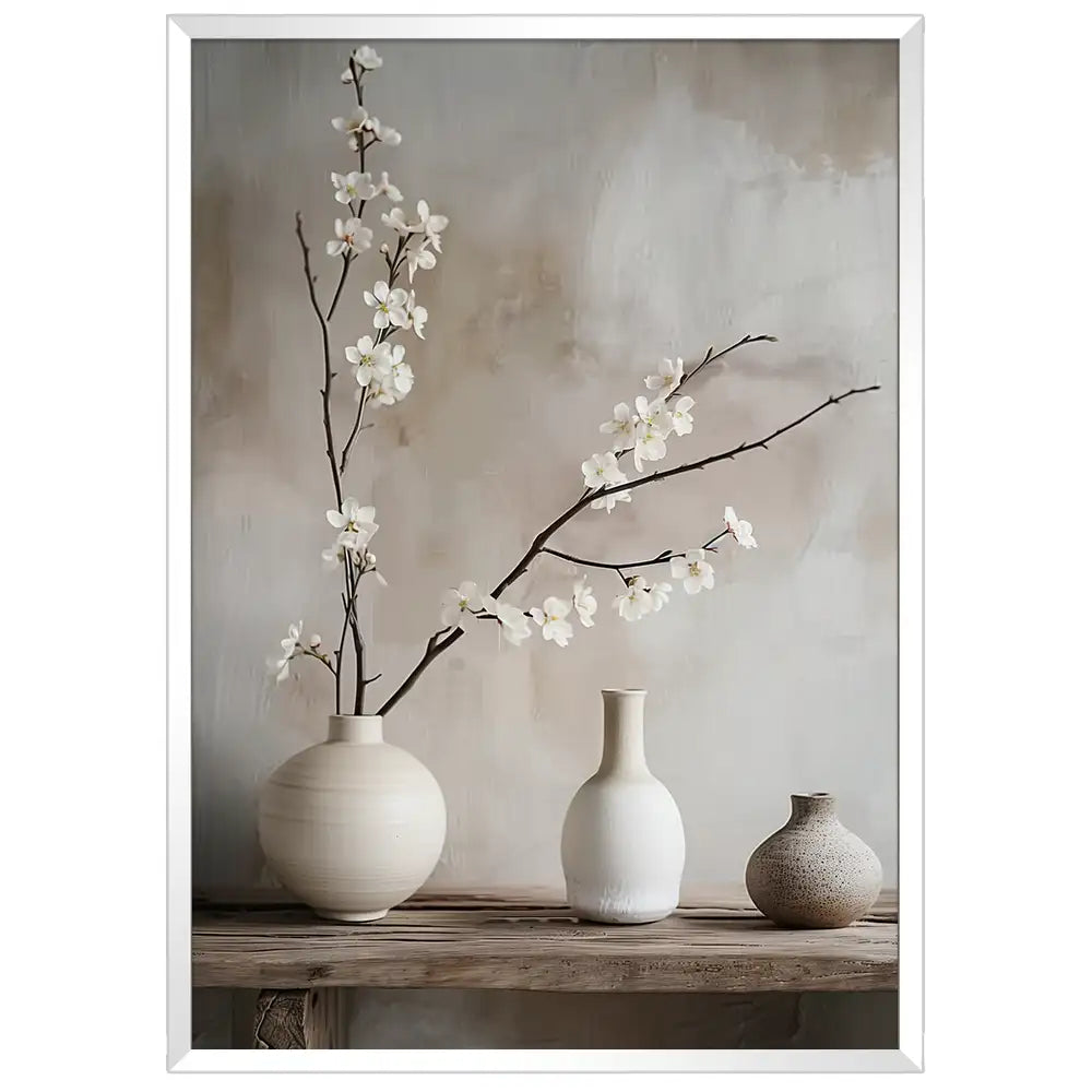 Cuadro estilo Japandi con jarrones y flor blanca