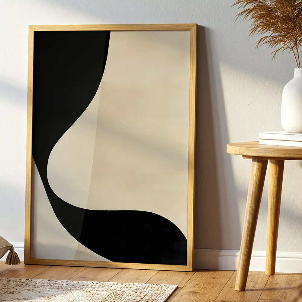 Cuadro minimalista en negro y beige | Movimiento sutil y equilibrio