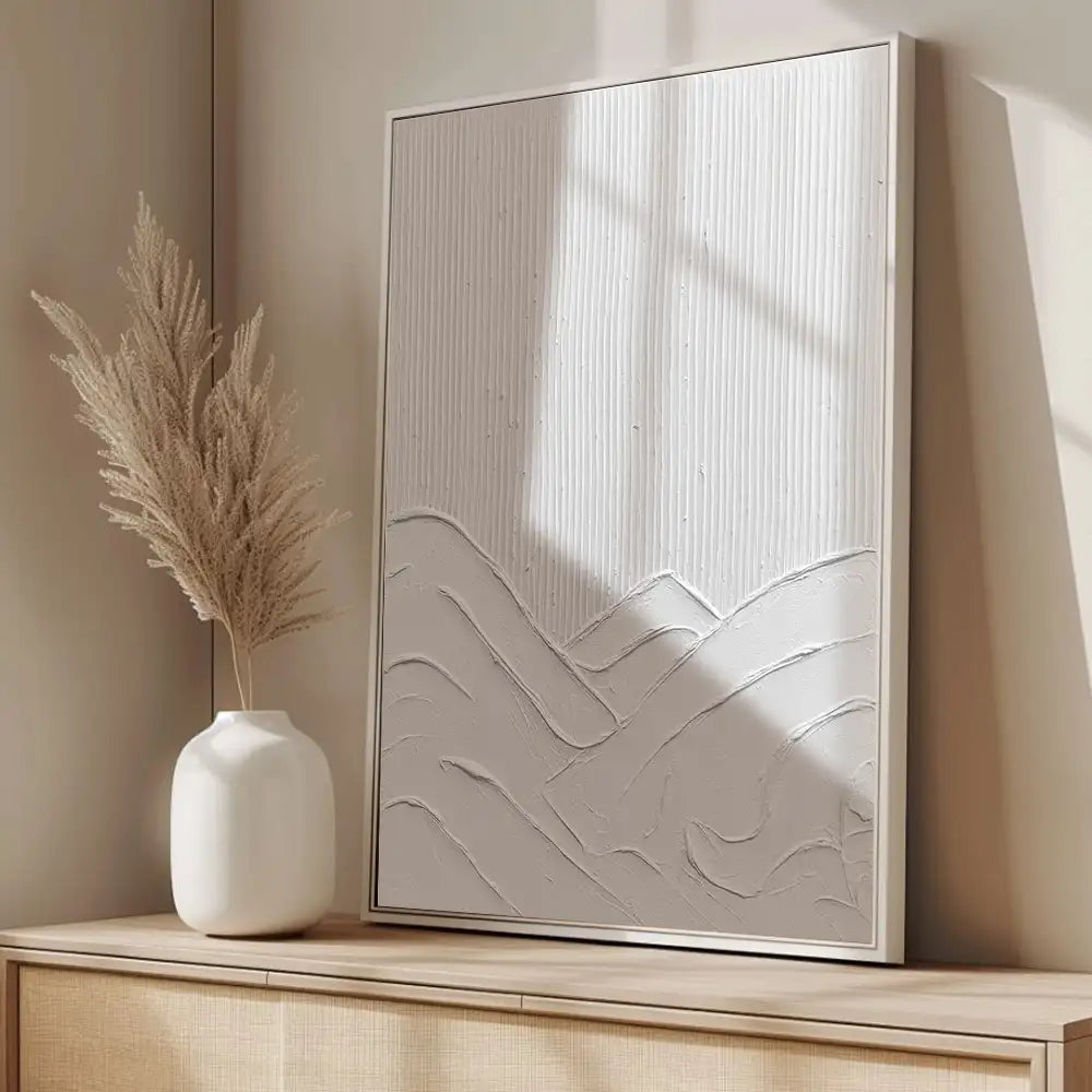 Cuadro abstracto blanco con relieve artesanal y textura