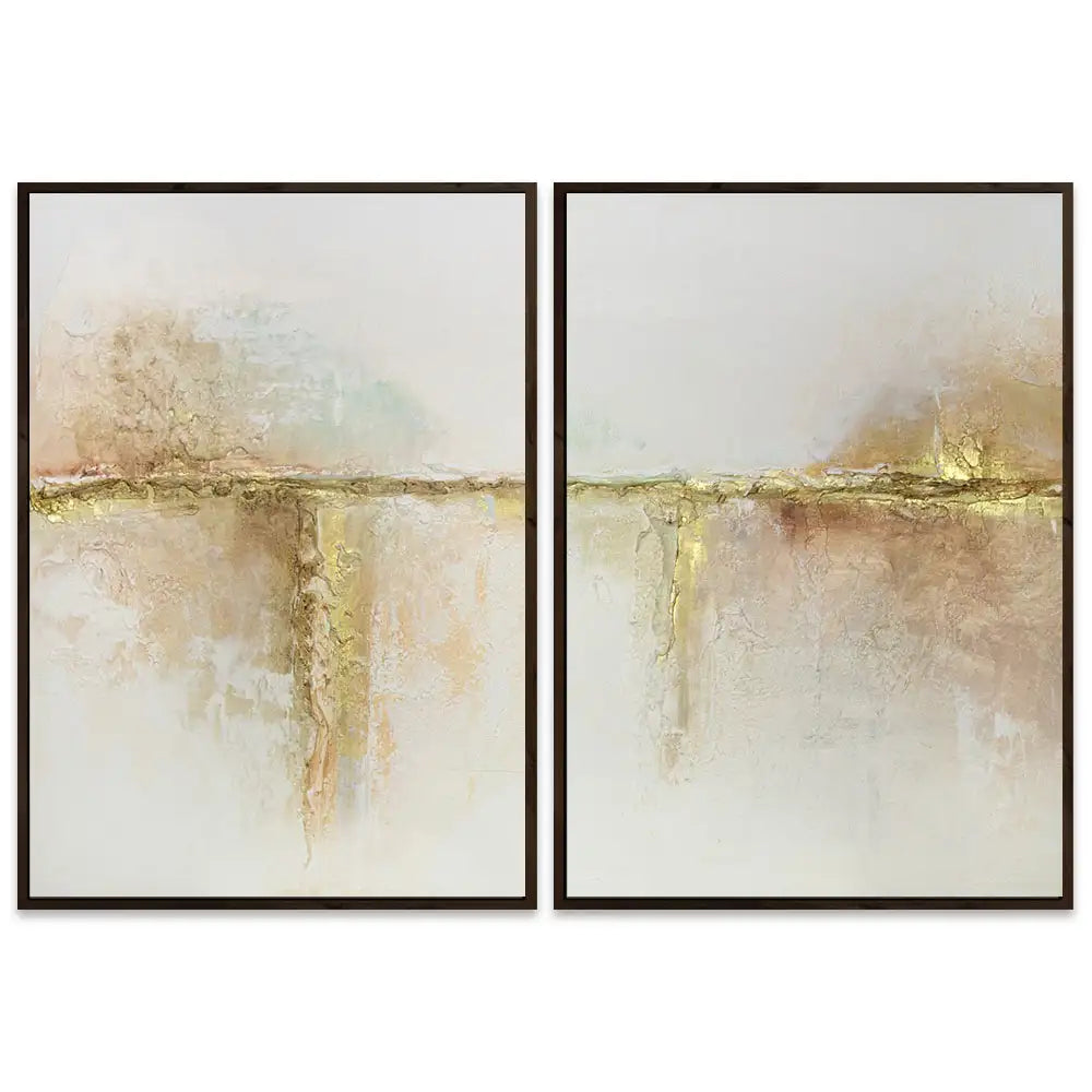 Cuadros con relieve con detalles dorados y fondo neutro