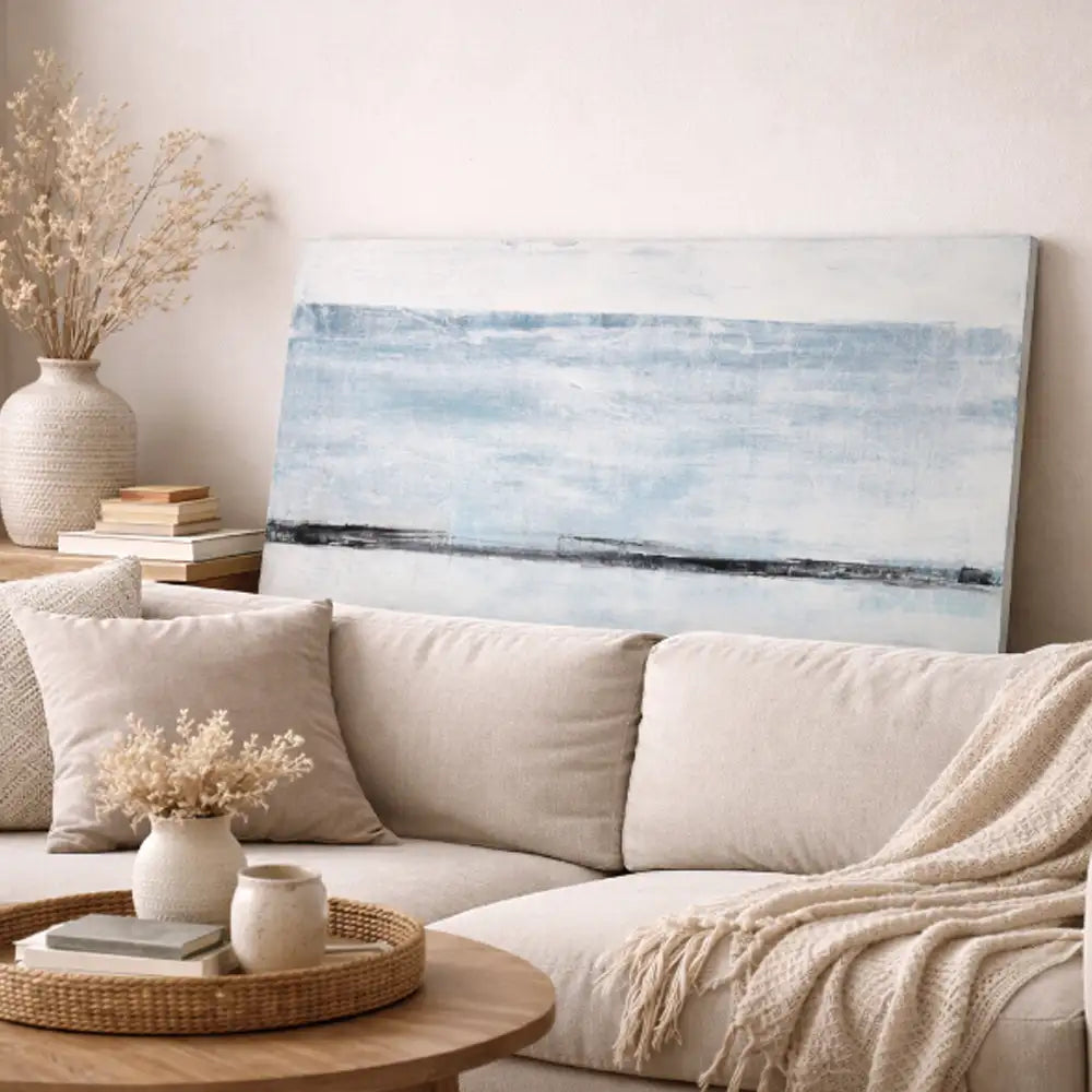 Blancos fríos, azul suave y un eje oscuro (sin marco)