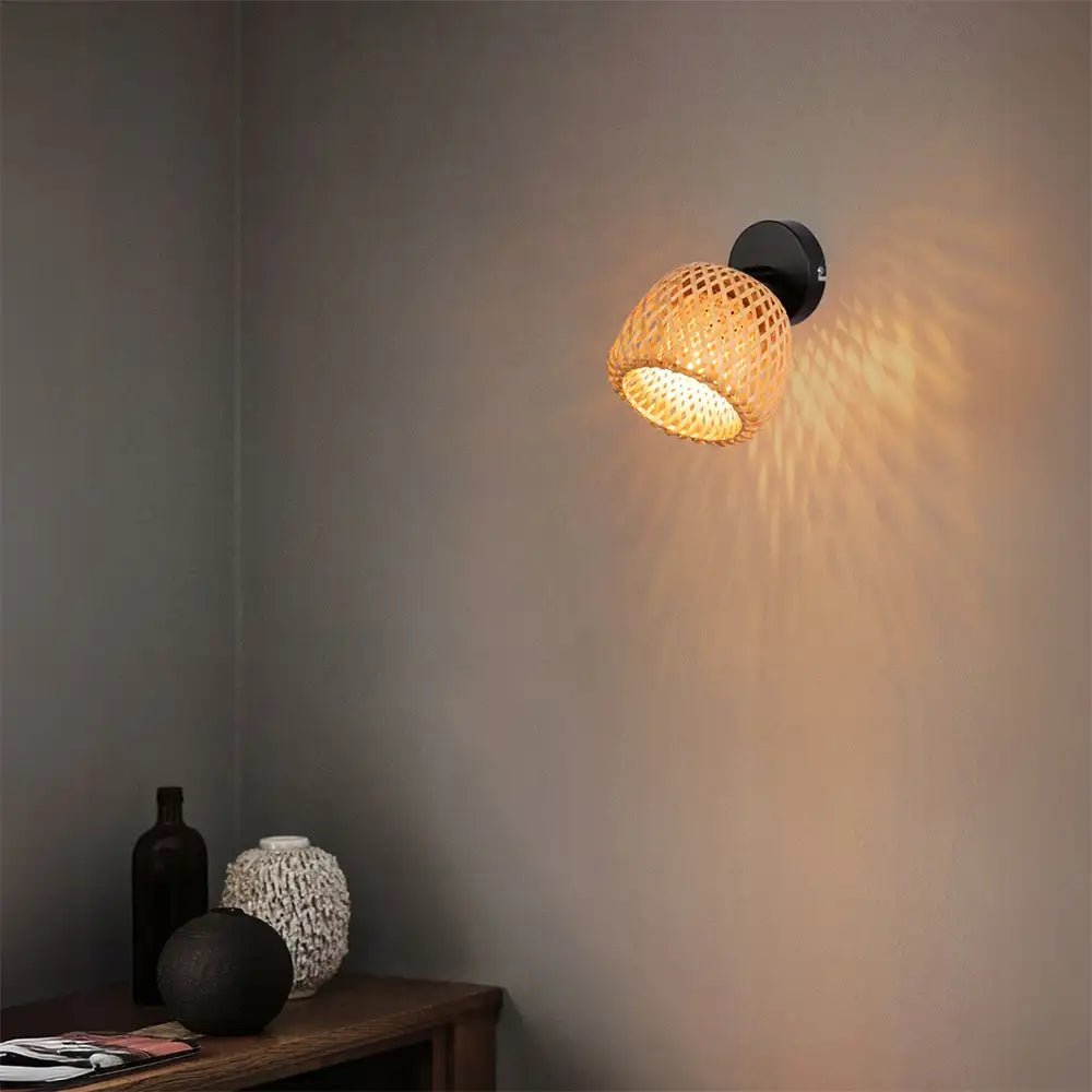 Aplique de pared en ratán natural | Luz decorativa E27 - DekoArte