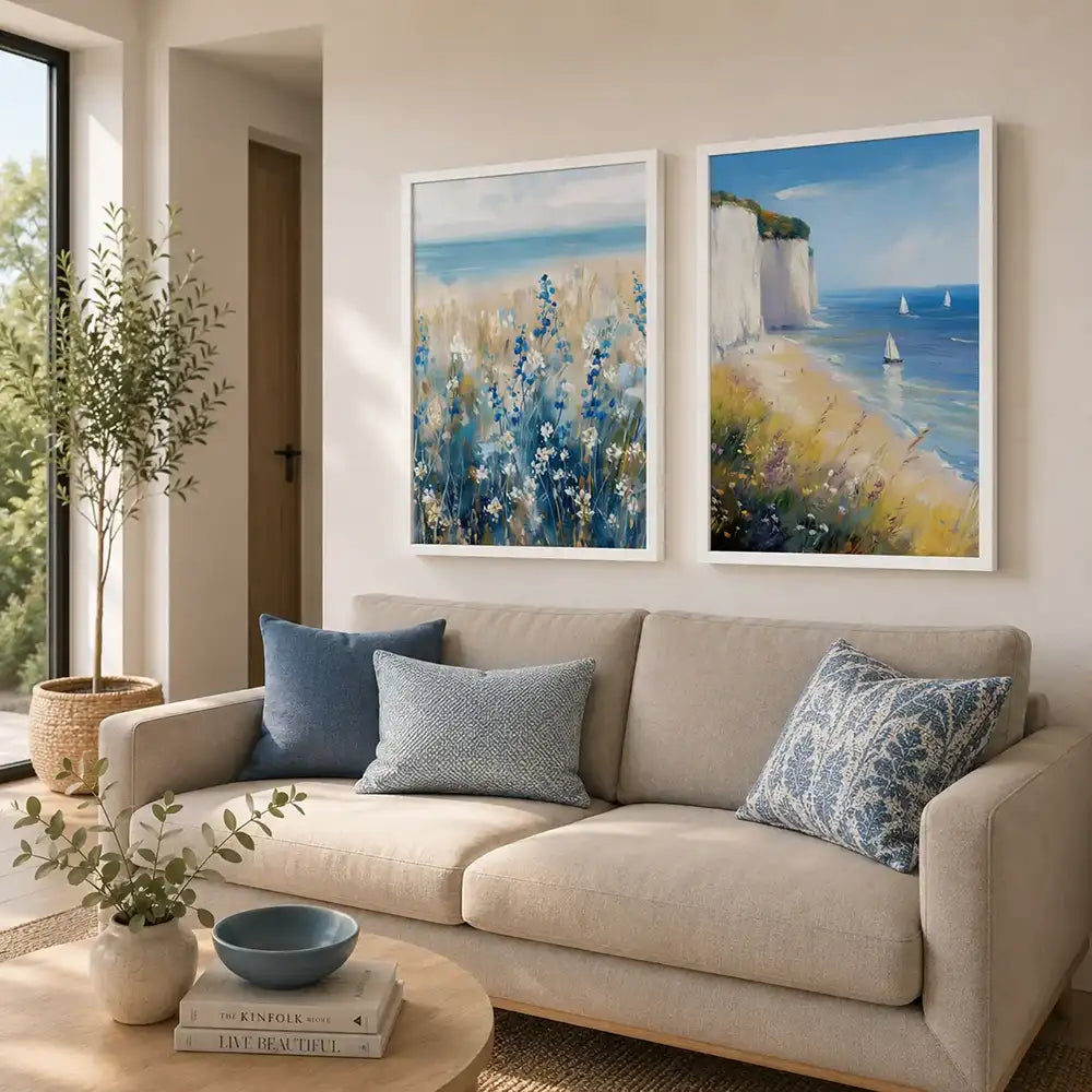 Conjunto decorativo en azul cielo, arena y blanco