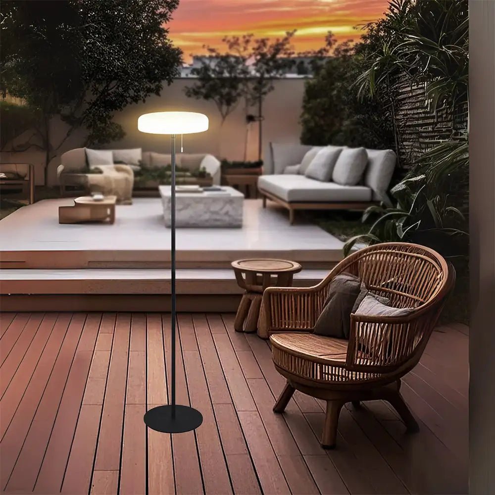 Lámpara de pie exterior negra | Iluminación sin cables - DekoArte