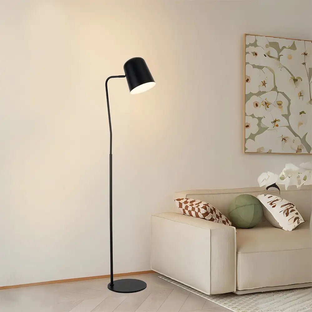 Lámpara de pie negra | Diseño minimalista con pantalla cónica - DekoArte