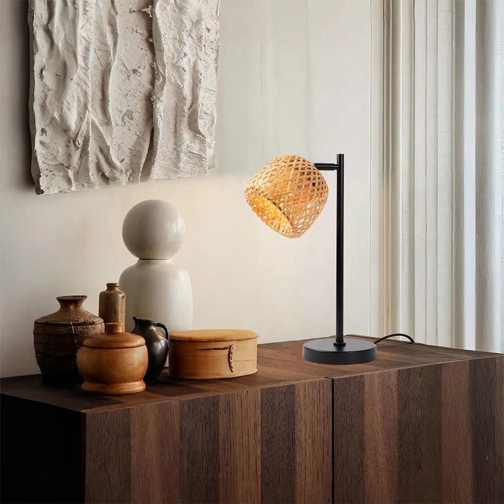 Lámpara de sobremesa de ratán natural | Luz con carácter artesanal - DekoArte