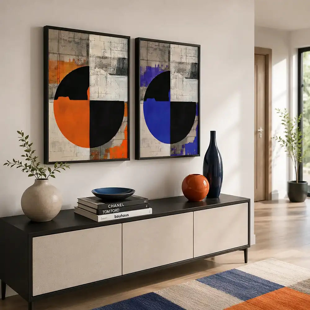 Conjunto decorativo con círculos en naranja y azul intenso