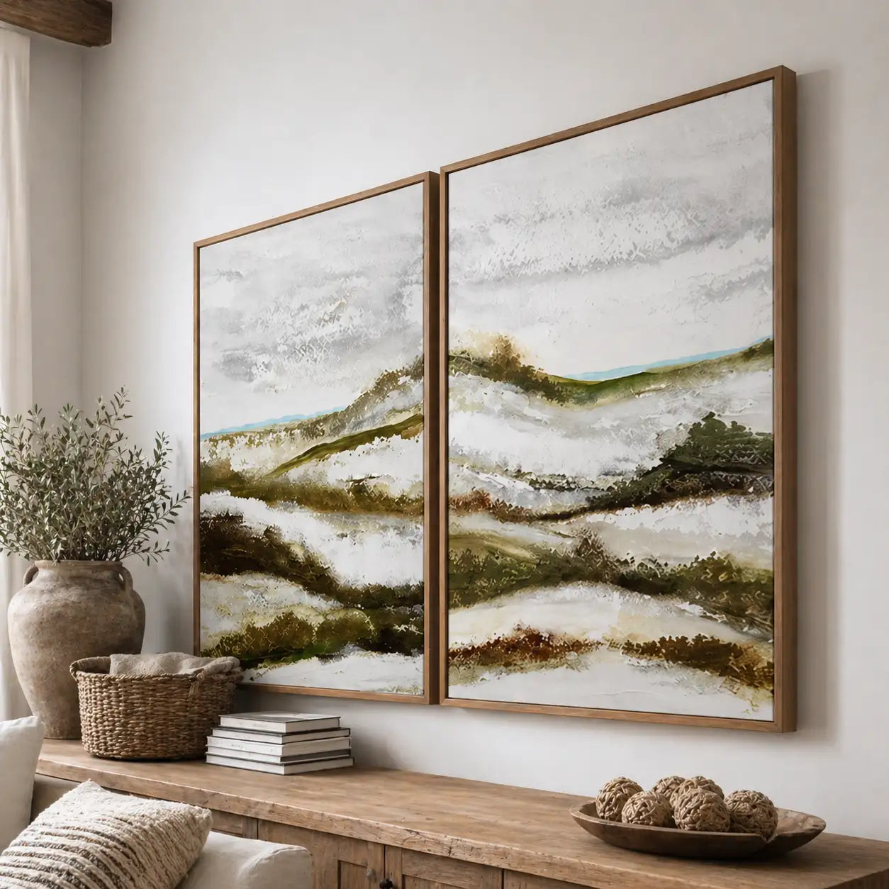 Cuadro de paisaje brumoso en valle en tonos neutros