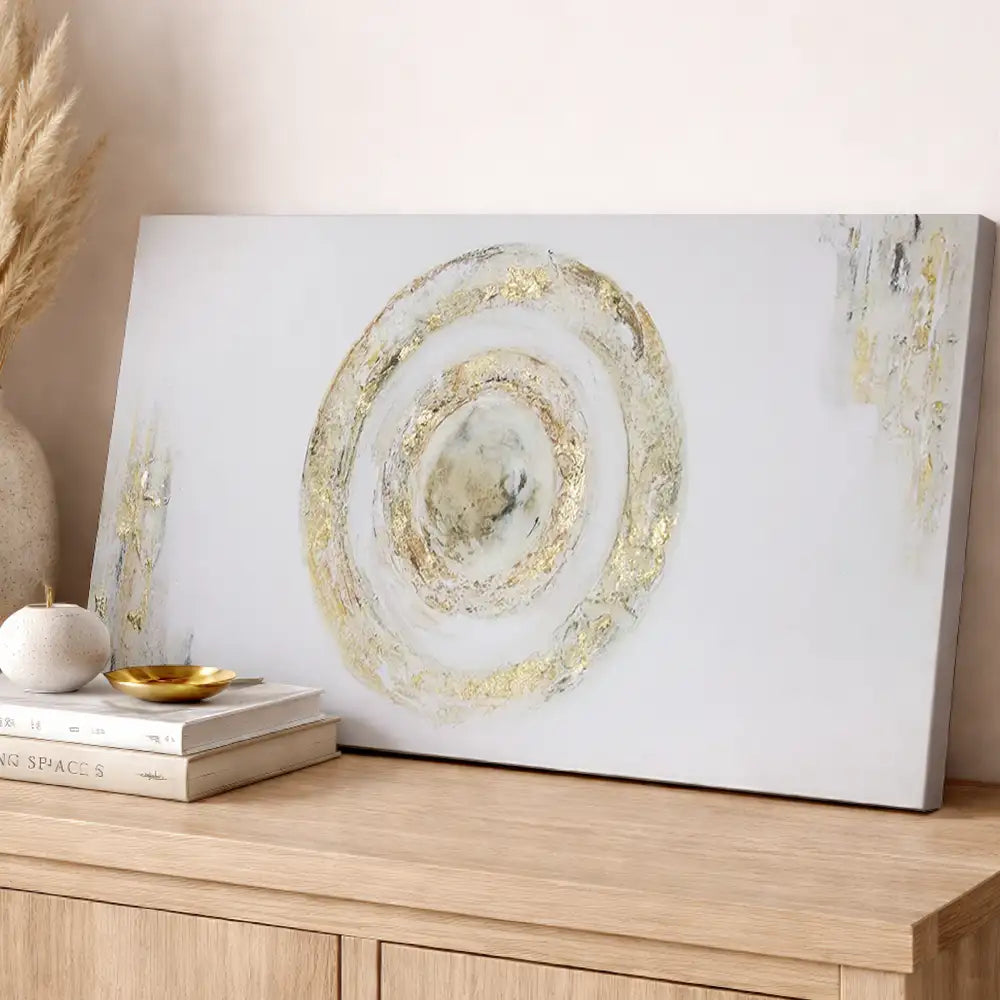 Círculo texturizado con dorado sobre fondo claro (sin marco)